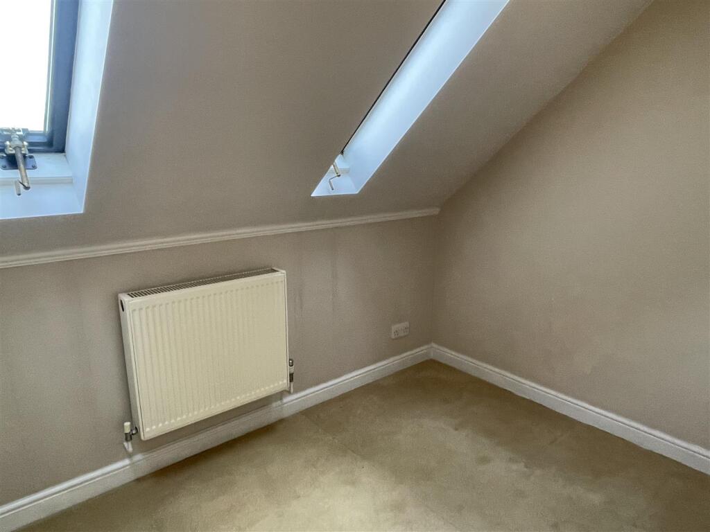 Small 5th bed or Study.JPG