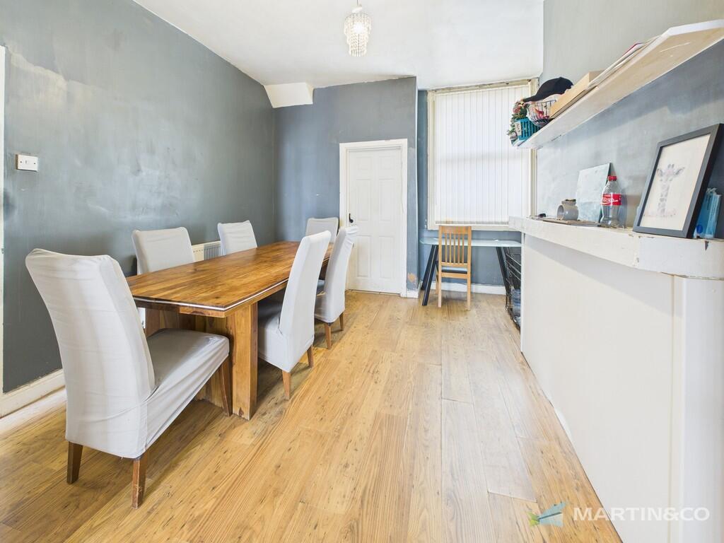 CAM02318G0-PR0472...