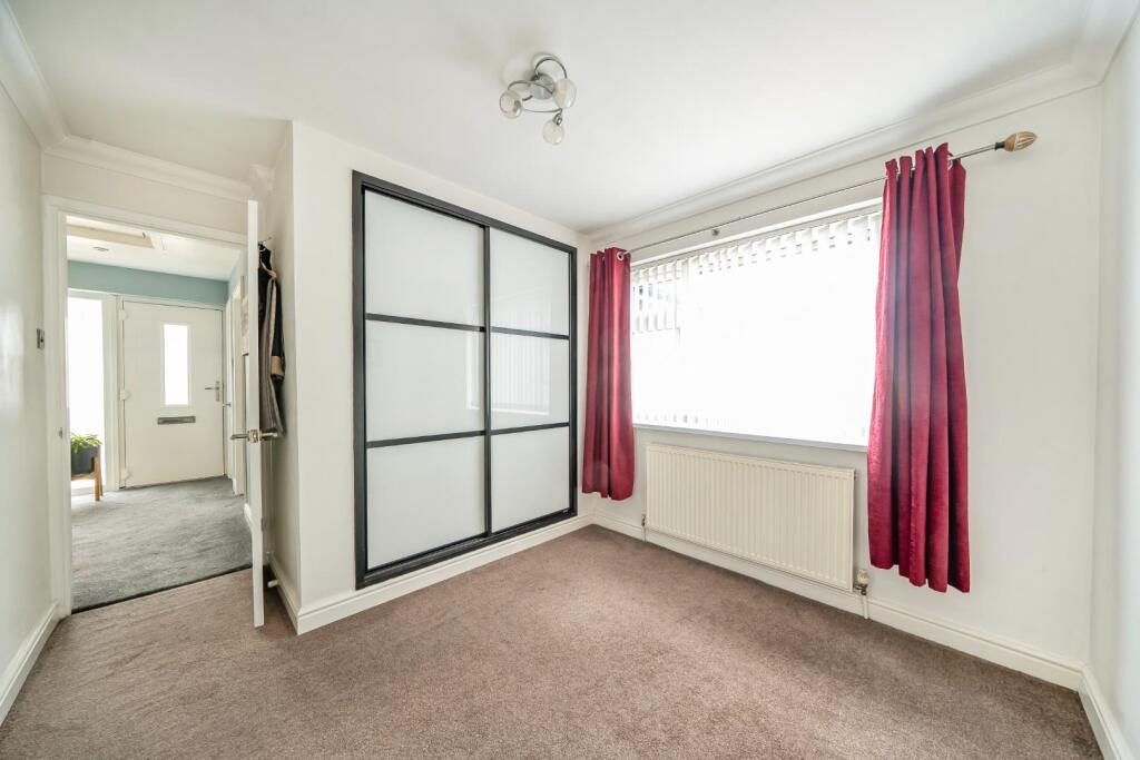 second bedroom.jpg
