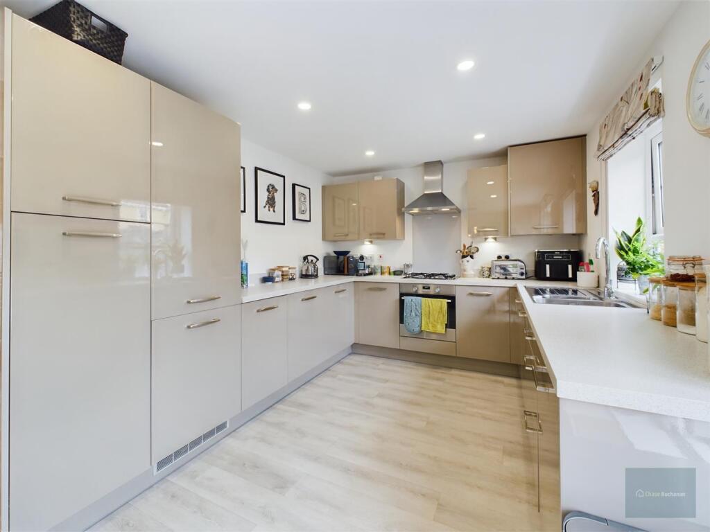 CAM02558G0-PR0203-ST