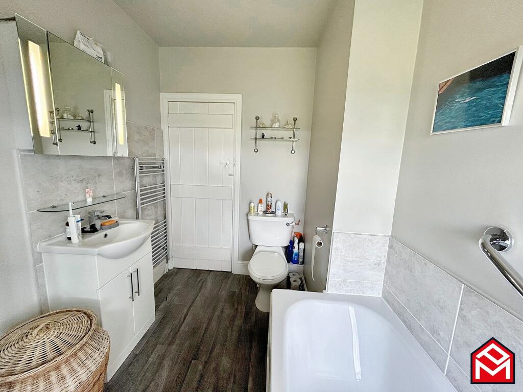 Family Bath &amp; Shower Room