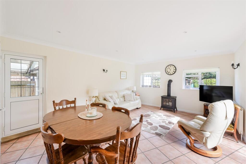 STAGBURY CLOSE, 9 (17).jpg