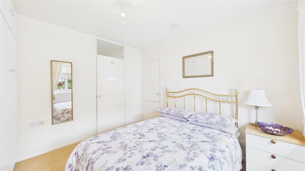 bed 1.jpg