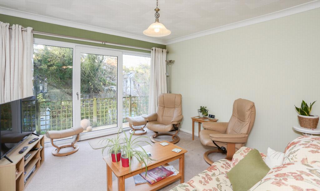 Sitting/dining room