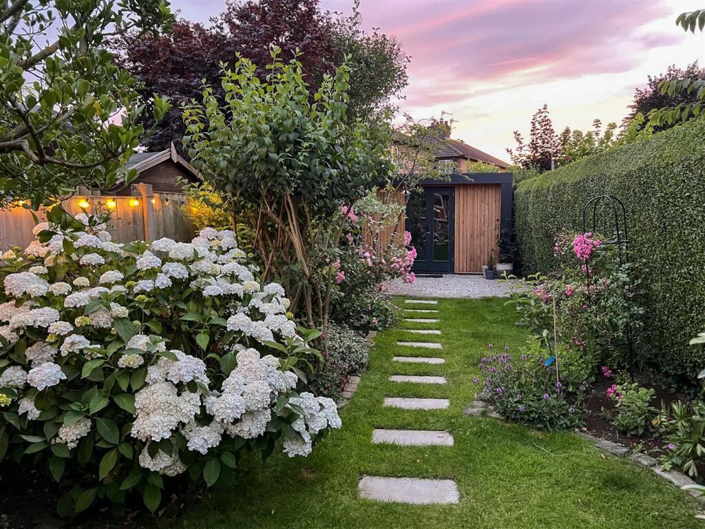 Garden At Night Aspect3