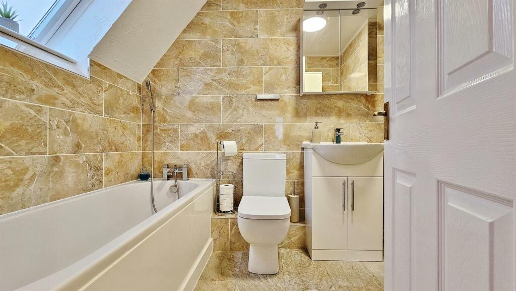 Jack &amp; Jill Bathroom