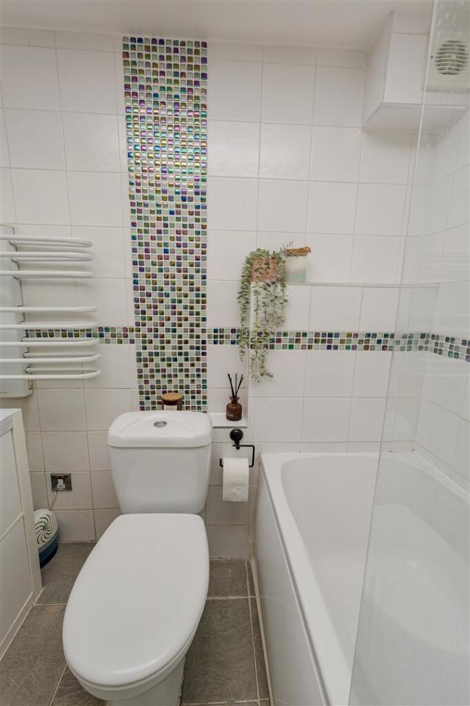 Queenswood Gardens E11