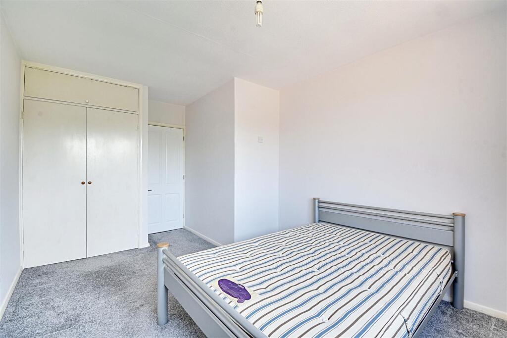Bedroom 1_2.jpg