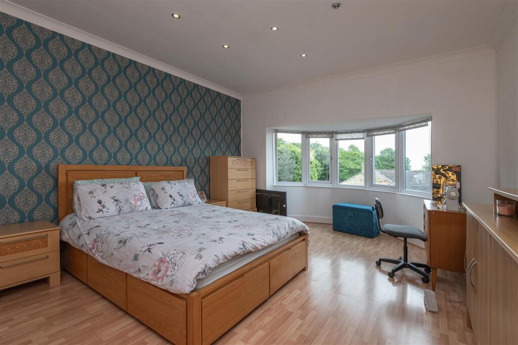 51 - 14 Broomfield Road HD2 2HG.jpg