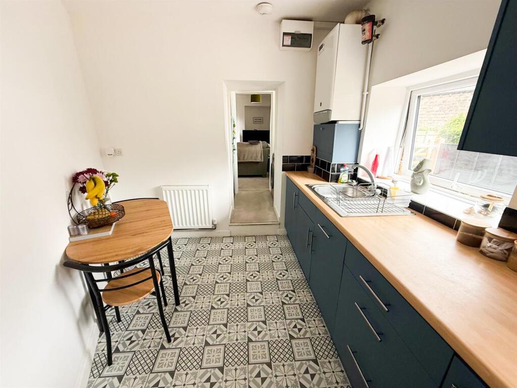 Two bedroom end terrace in Steeton (7).jpg