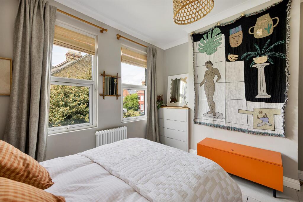 Clementina Road, E18