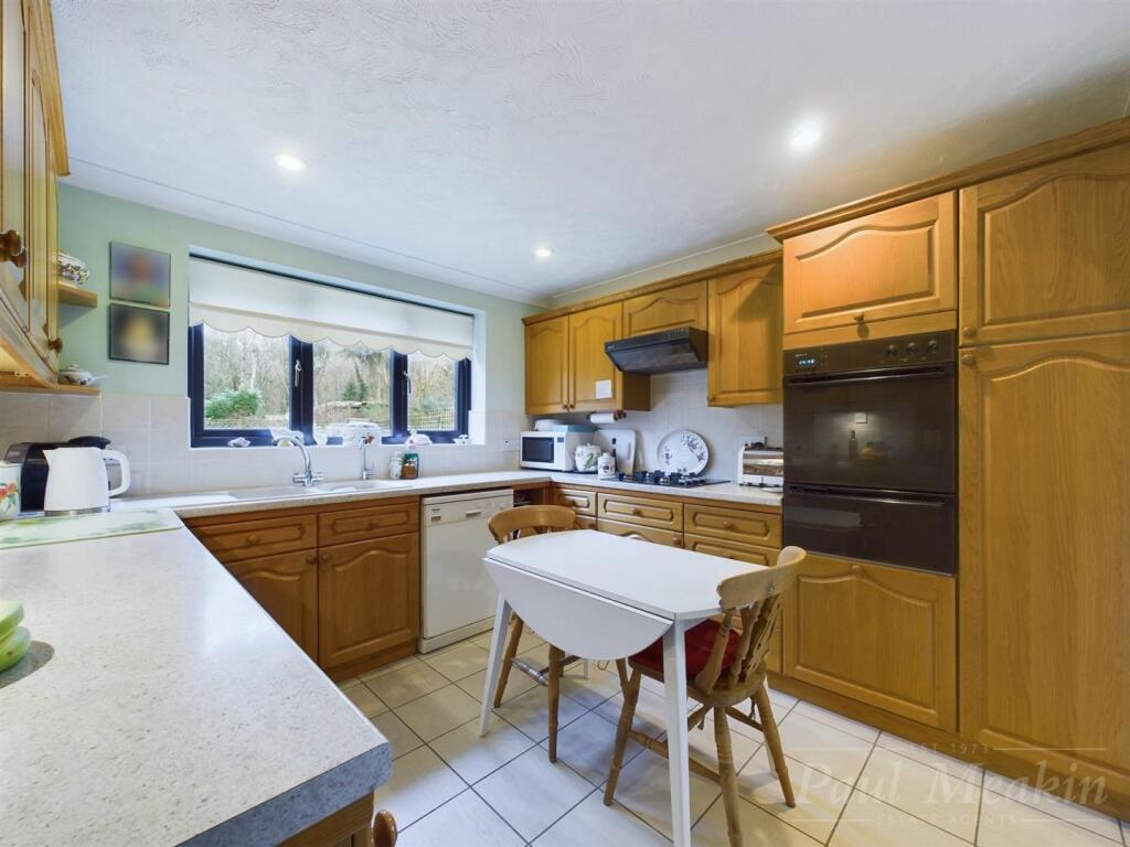 Kitchen/ Breakfast room