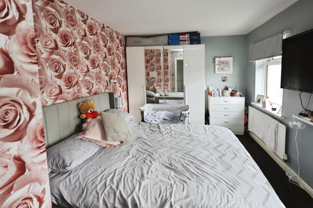 pbox-bedroom-315039.JPG