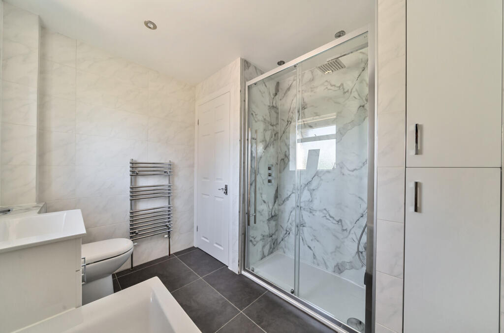 1298401-9-682de9b...