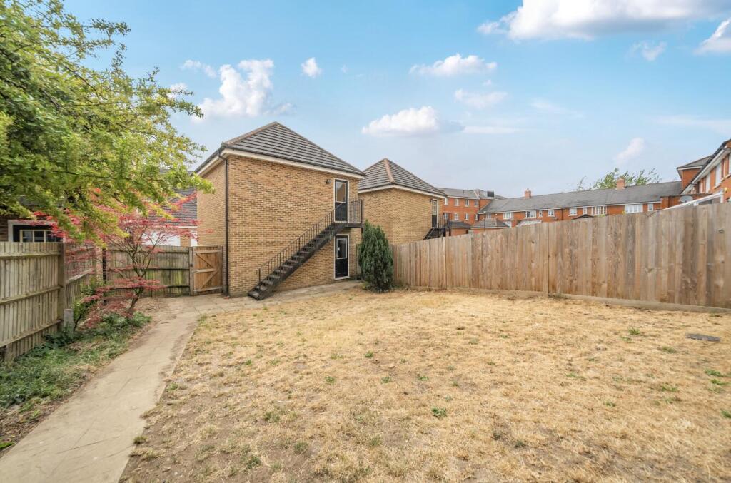 Davidson Frost-Wellings, DFW, Chambers Walk, Garde