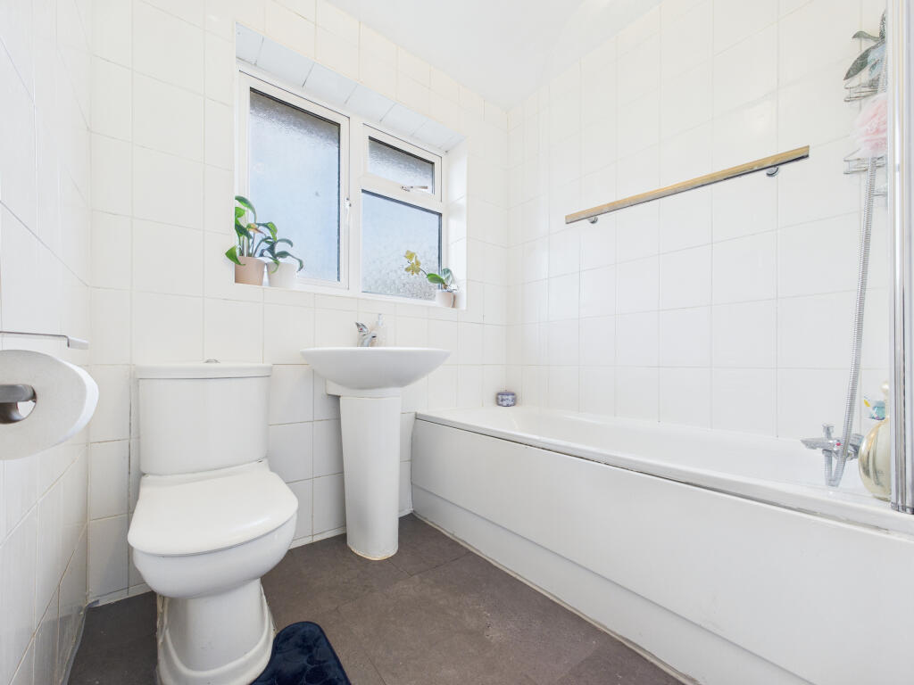 CAM01354G0-PR0617-STILL004