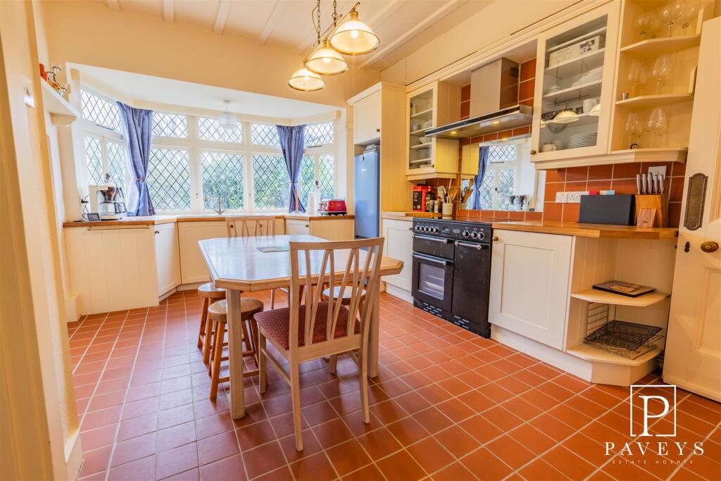 KITCHEN DINER