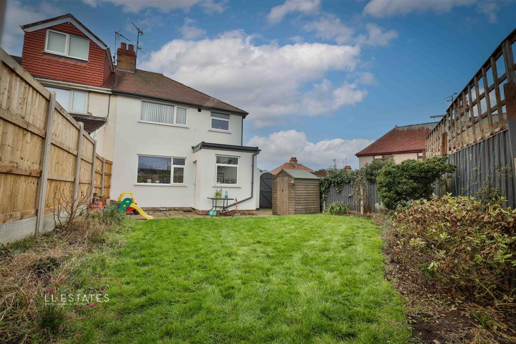 3 Knowles Avenue-30 garden.jpg