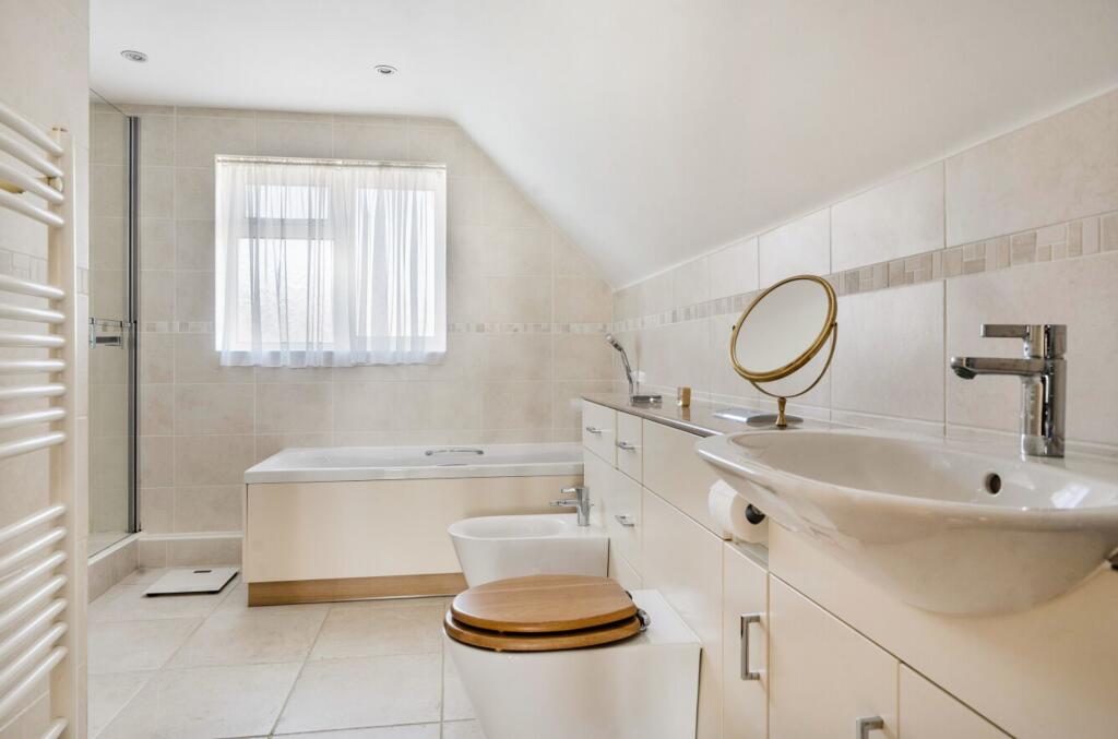 En-Suite Bathroom