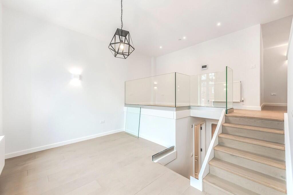 Flat 5, Turret Ho...