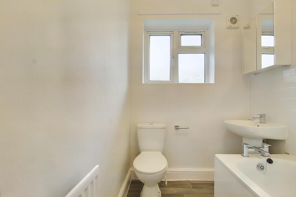 7.BATHROOM.jpg