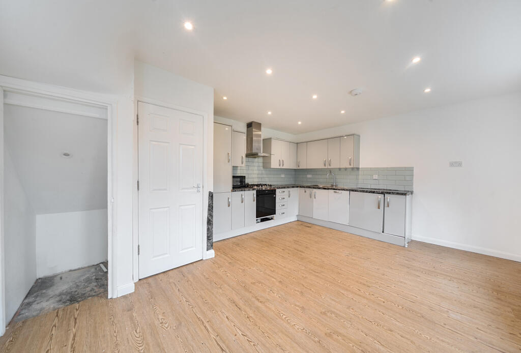 1382908-17-691c55...