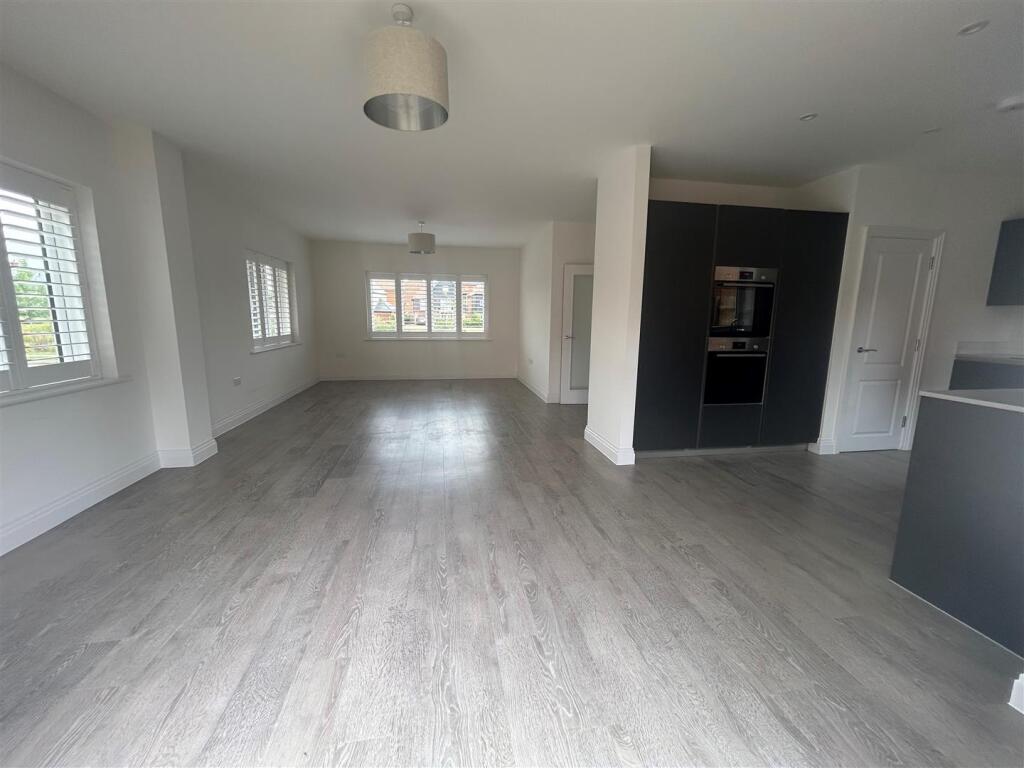 3 Lovejoy Road kitchen breakfast.jpg