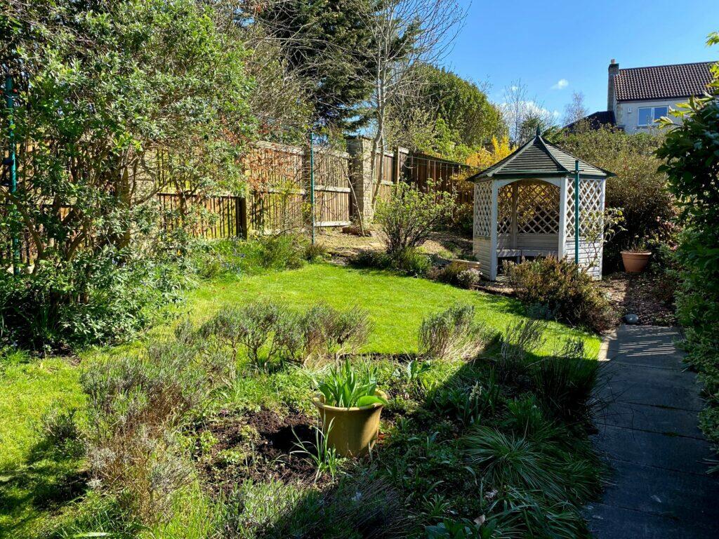 SUMMERHOUSE