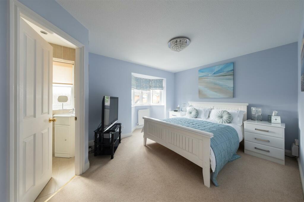 8 Cowmere Close-014.jpg