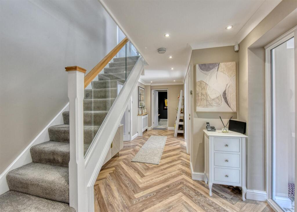 9 Virginia Drive-Hallway (2).jpg