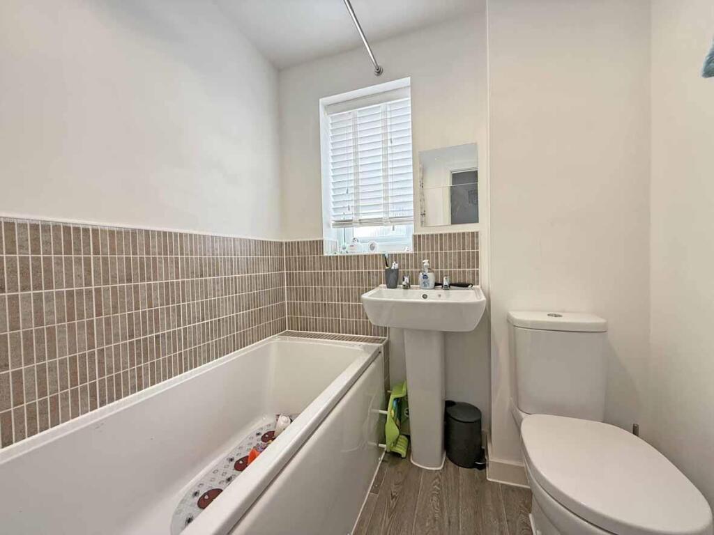 Bluebell Street 82 - Bathroom.jpg