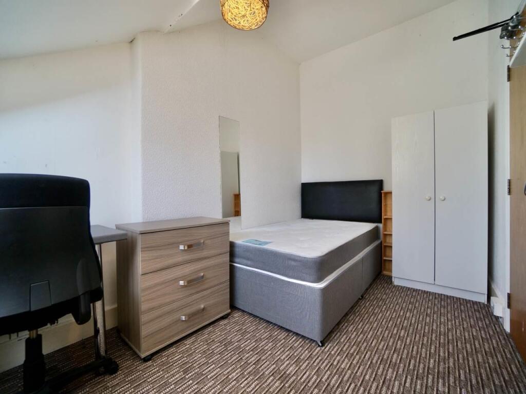 Bed4.jpg