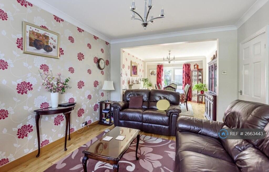 Leaving Room Open Lounge 