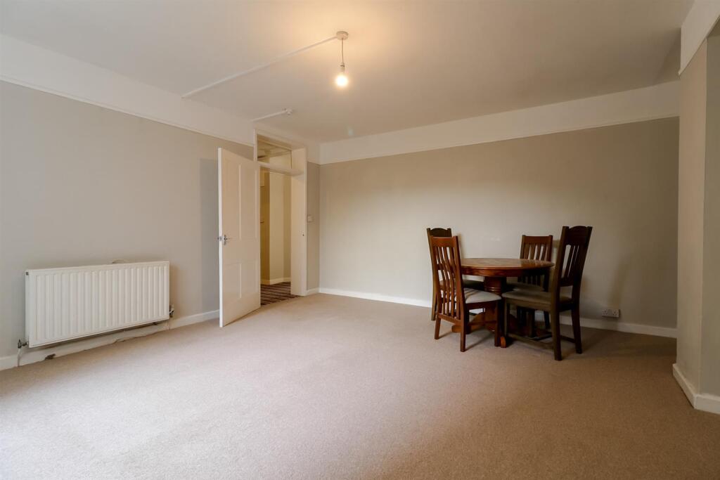 3-bed-flat-suffolks-cheltenham (8).jpg