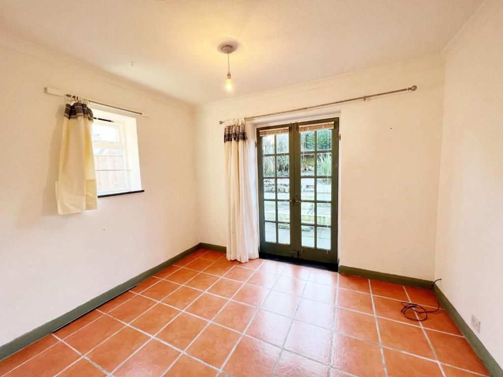 Bedroom 2 pic 1.jpg