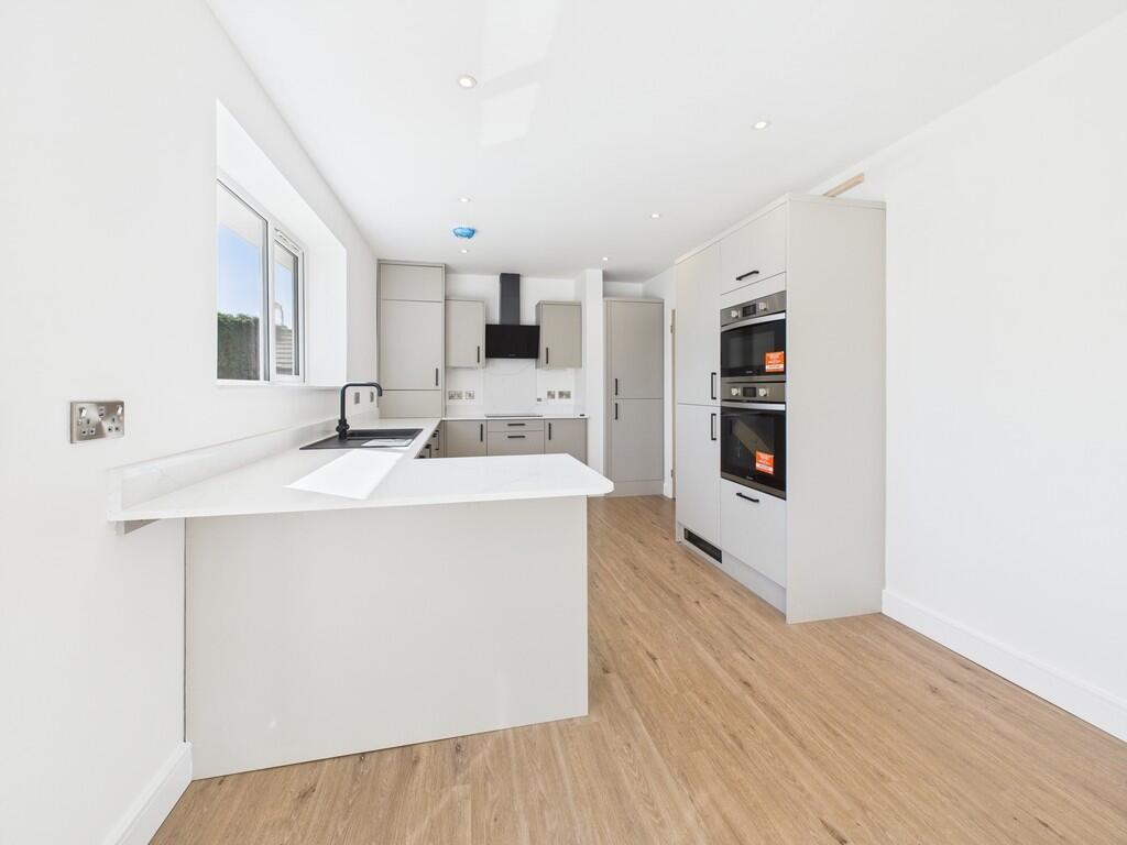 CAM02854G0-PR0364...