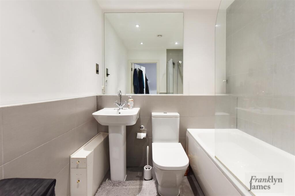 Commercial Road (3).JPG