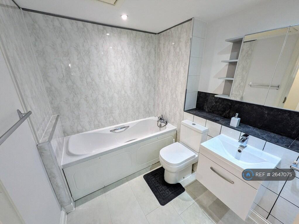 Bathroom 1 (Bath)