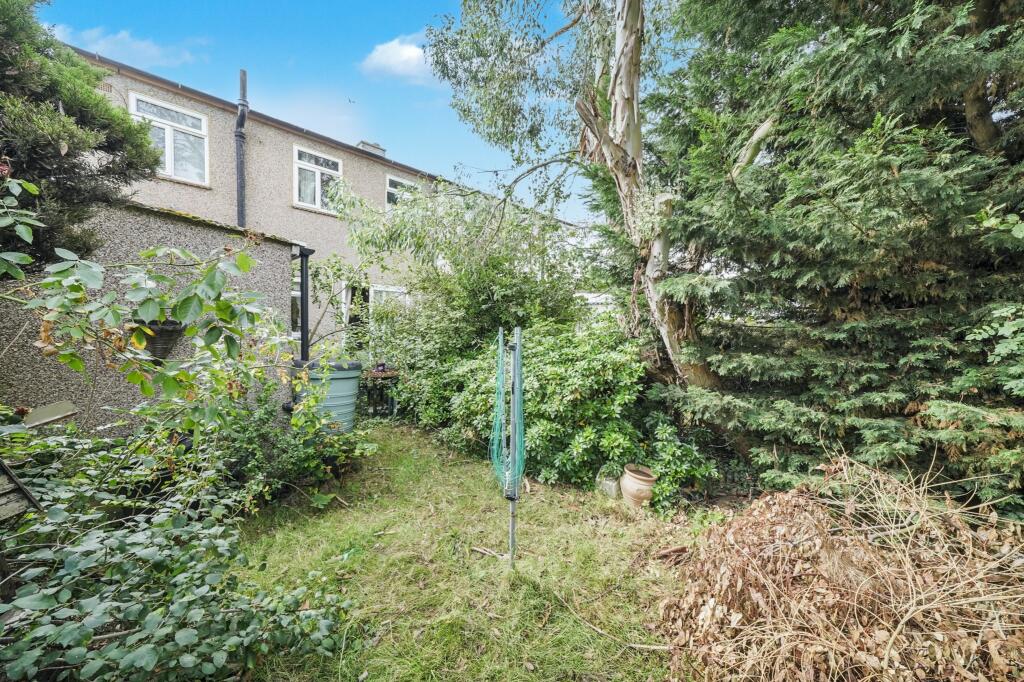 50 Preston Road, Shepperton, Middlesex TW17 0BG