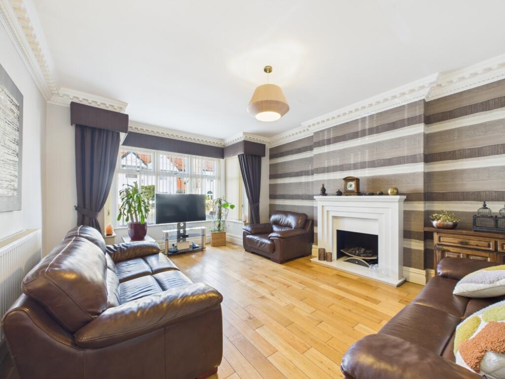 CAM02386G0-PR0117-STILL024