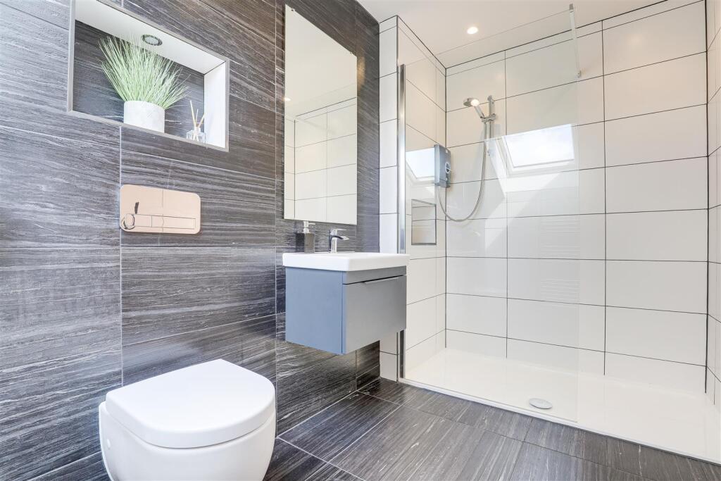 Bedroom Five En Suite.jpg