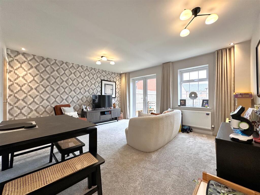 Generous Living Space 836