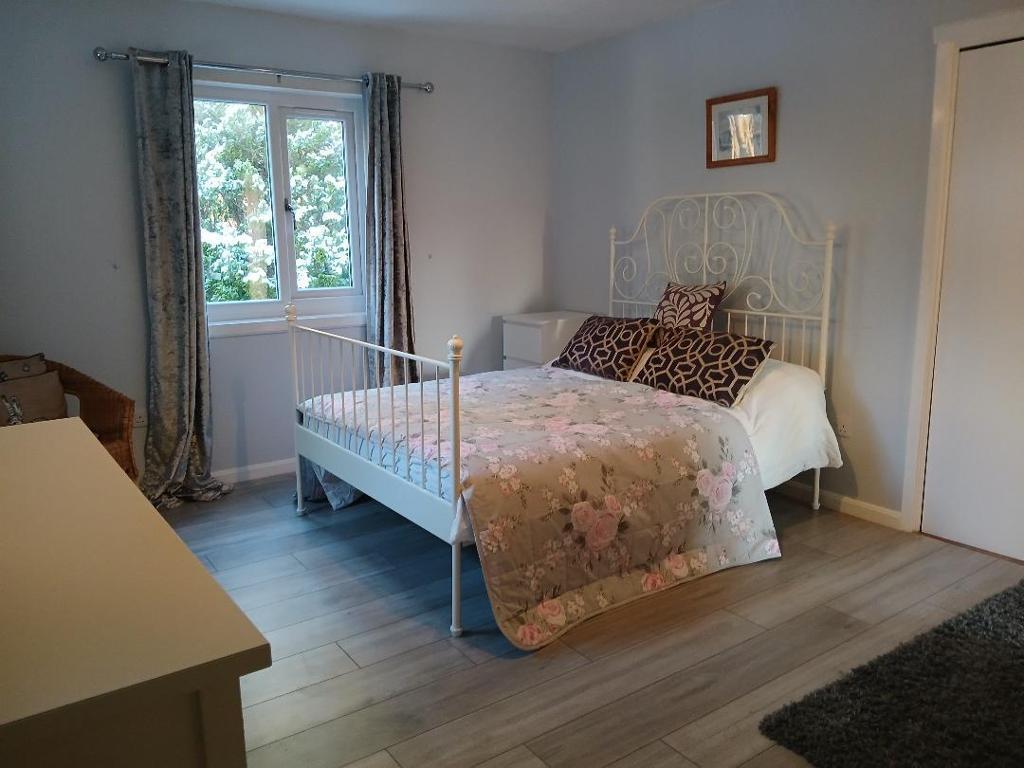 Spacious bedroom with double bed