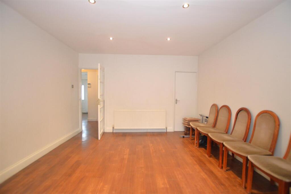 18 Roseville Avenue dining.JPG