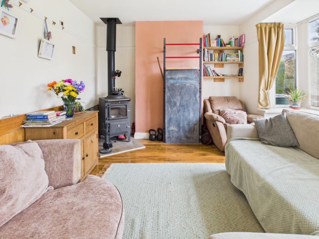 CAM04233G0-PR0035-STILL012