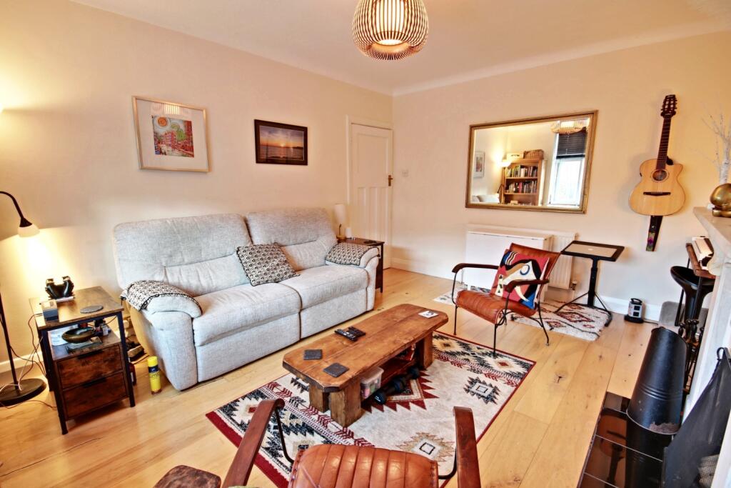 140 Norbiton Hall - reception-door