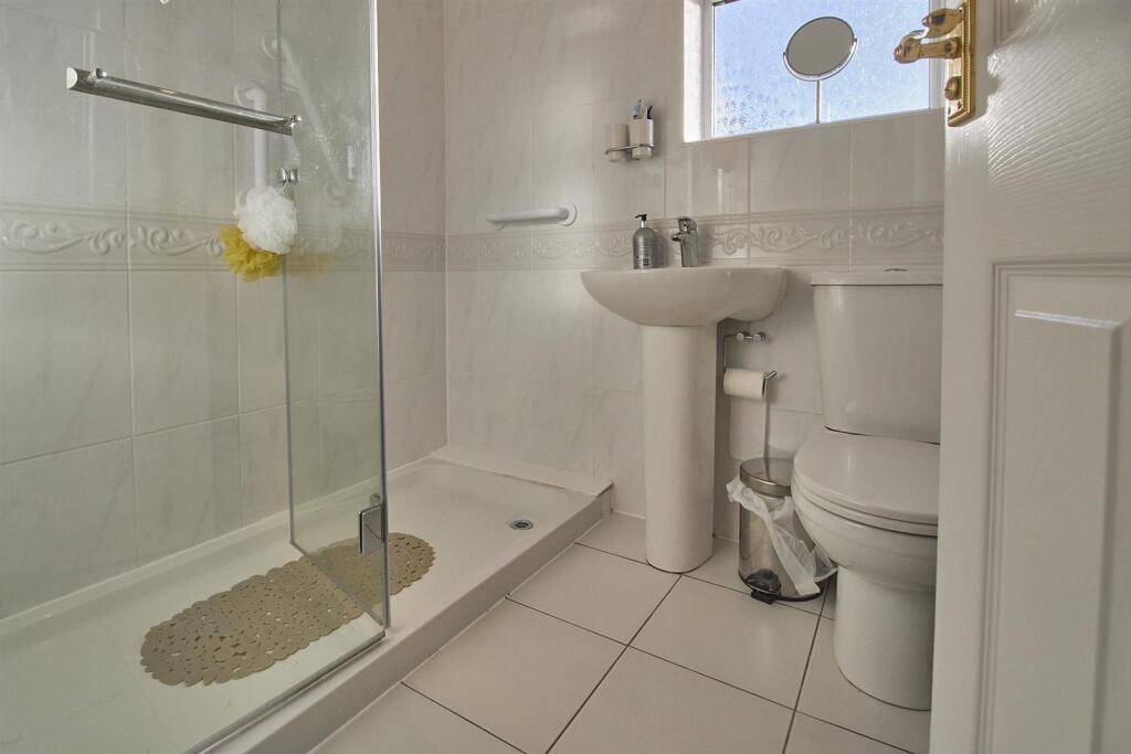 EN SUITE SHOWER ROOM