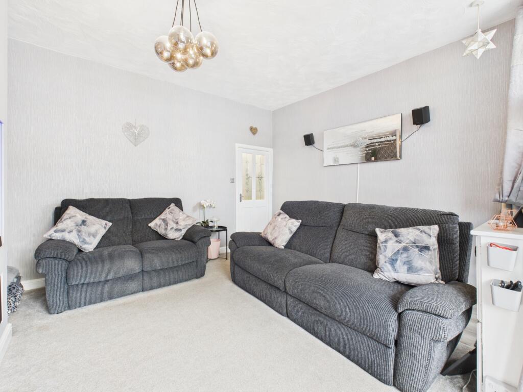 CAM03729G0-PR0019-STILL004