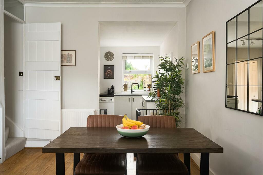Dining to kitchen