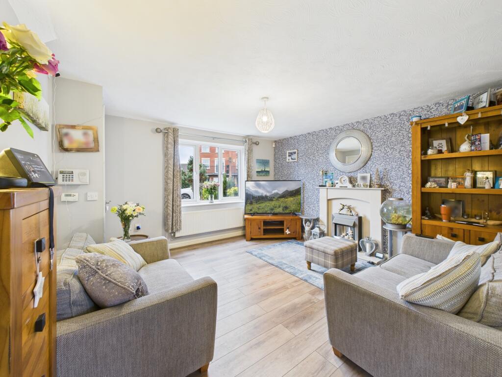 CAM04825G0-PR0245-STILL002